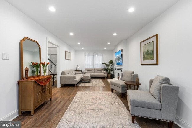 Building Photo - 9830 Meadow Valley Dr