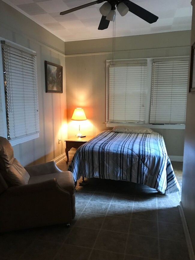 Building Photo - All inclusive, Safe and Practical 4BR 2 Ba...