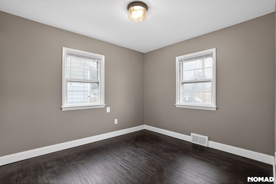 Building Photo - 6502 Parkway Ct