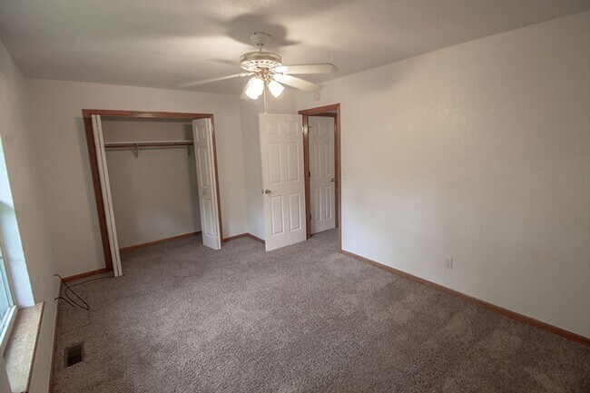 Building Photo - 5340-5342-5342 Godas Cir