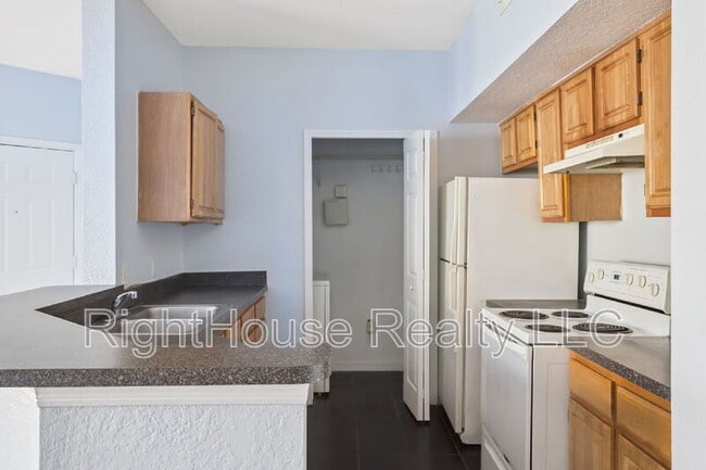 Building Photo - 6071 Westgate Dr