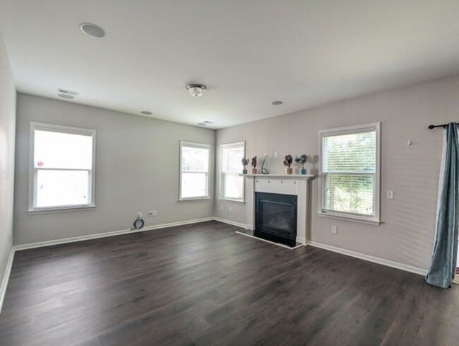 Building Photo - AVAILABLE NOW- 4BR/3.5BA IN COLONY NORTH