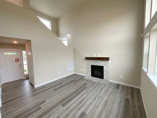 Building Photo - 3 Bedroom Home Available Near S Powers Blv...