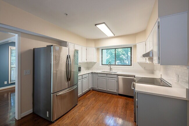 Building Photo - 103 Ashling SE