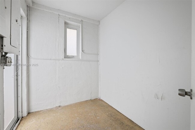 Building Photo - 410 Minorca Ave