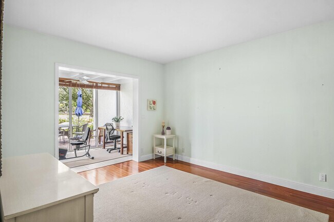 Building Photo - 730 Greensward Ct