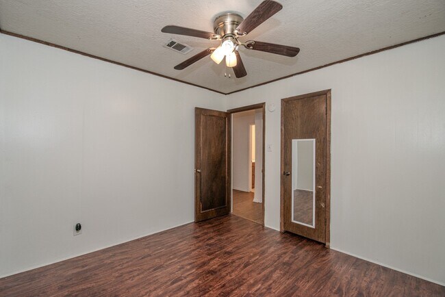 Building Photo - 450 Norvell St
