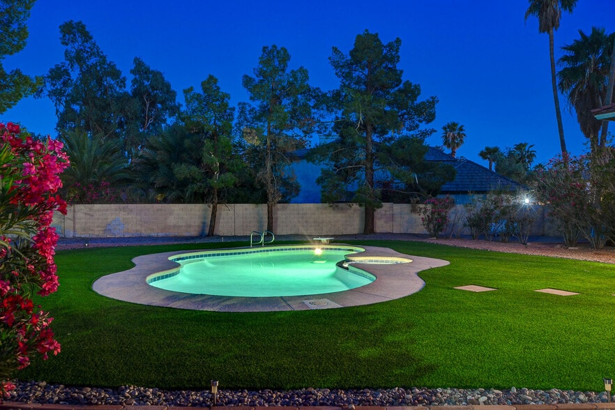 Building Photo - 2224 Lucerne Ct