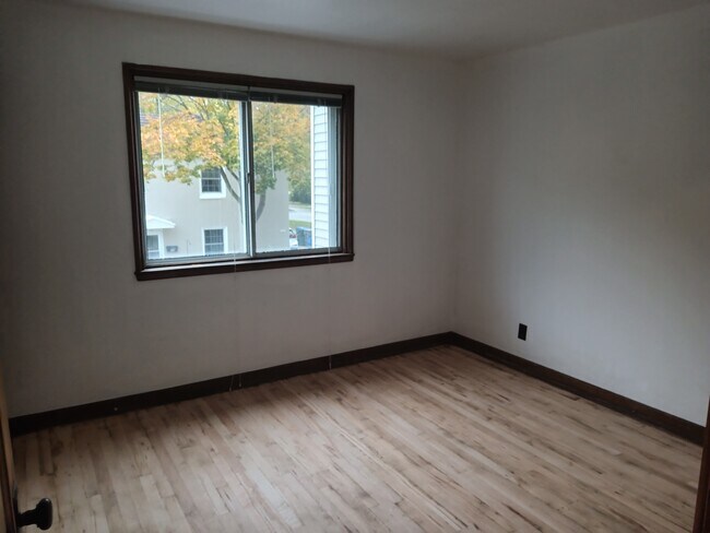 Building Photo - 5602 Bramble Ct