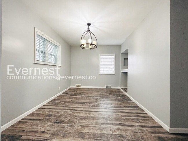 Building Photo - 303 Kirk Ave