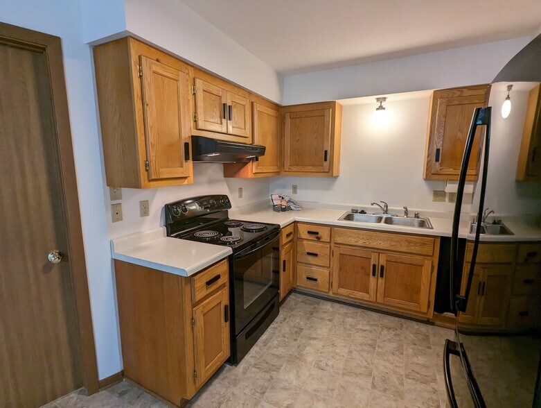 Building Photo - 3349 S 113th St