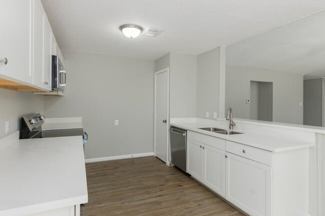 Building Photo - 92 Sparrow Way