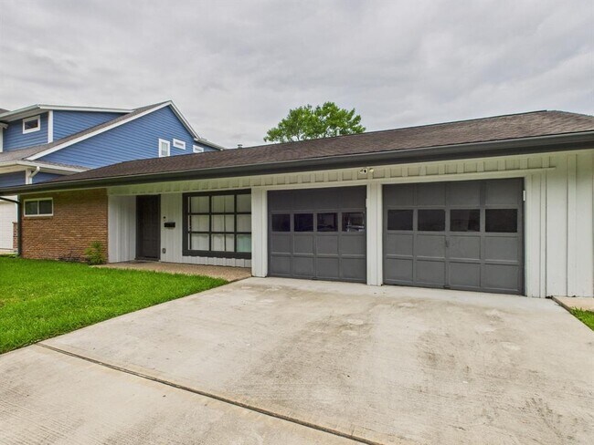 Building Photo - 9202 Bintliff Dr