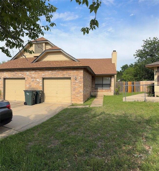 Primary Photo - 605 Rollingway Dr