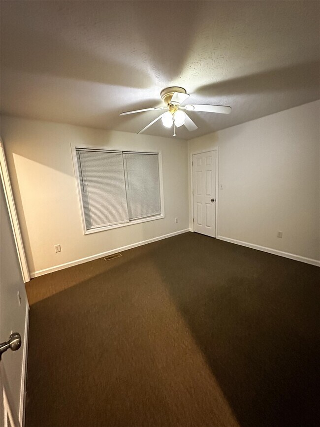 Building Photo - 1225 N Lee Dr