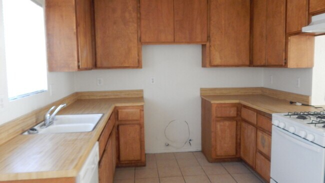 Building Photo - 3702
