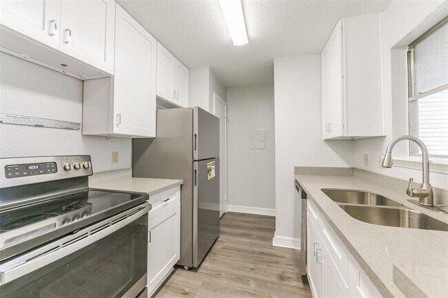 Building Photo - 7600 Emmett F Lowry Expy