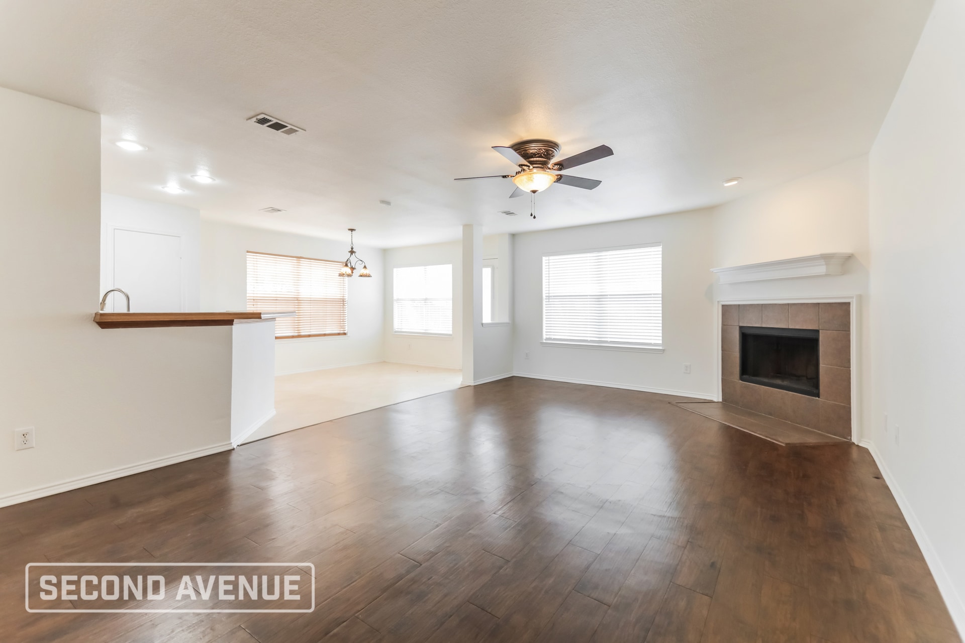 Building Photo - 925 Warbler Ln