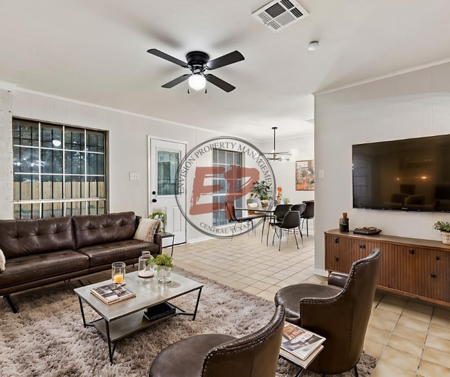 Building Photo - 401 Carver Ave