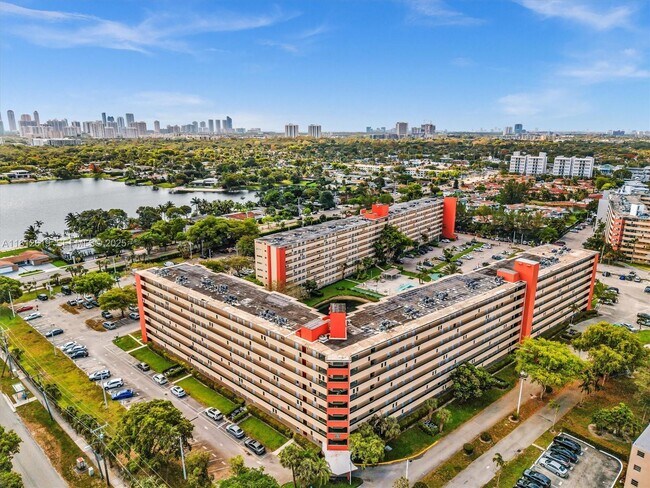 Building Photo - 1770 NE 191st St