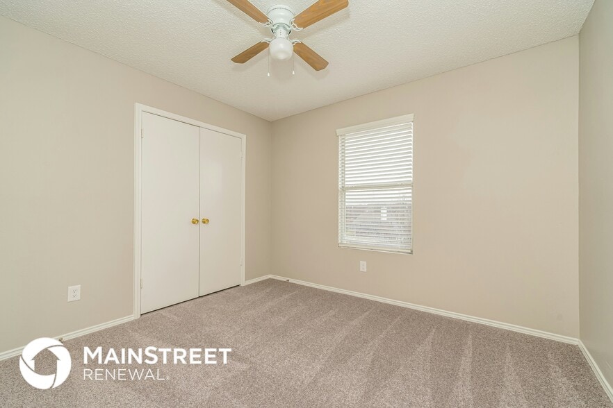 Building Photo - 1420 Chesapeake Dr