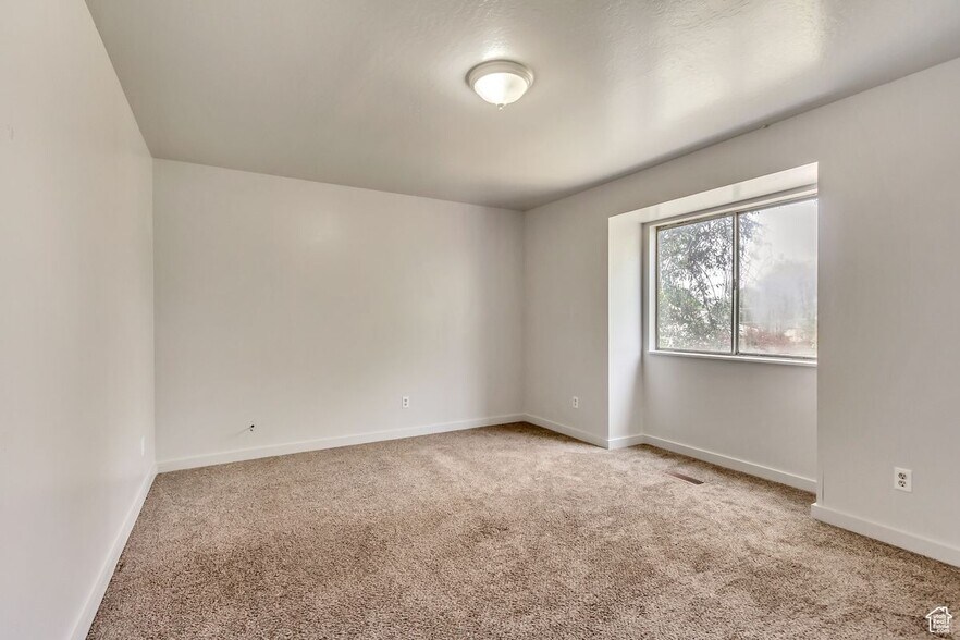 Building Photo - 505 Mansfield Ave S
