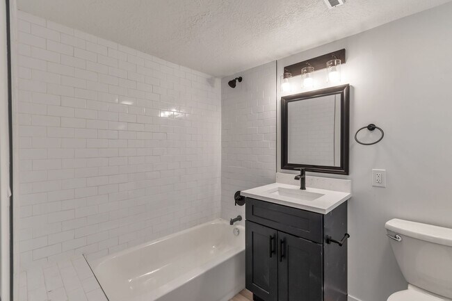 Building Photo - 2642-2642 S 800 E
