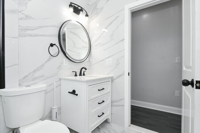 Building Photo - 540 61st St