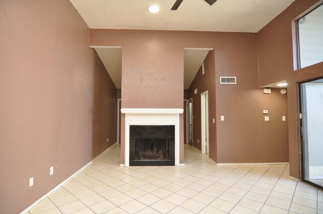 Building Photo - 602 Bellaire Dr