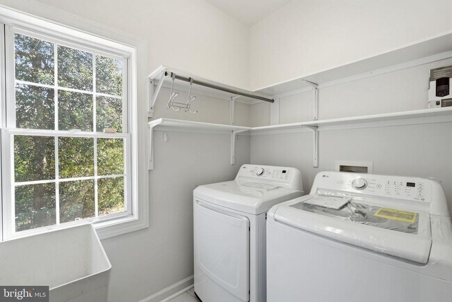 Building Photo - 3515 Devon Dr