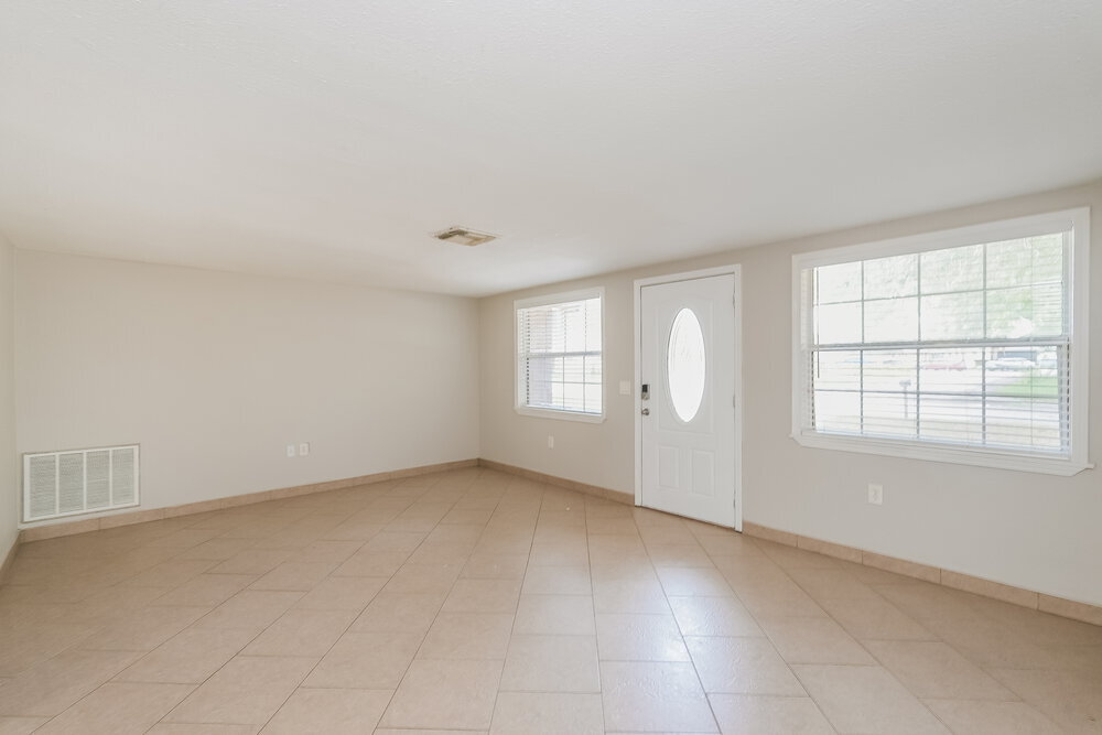 Building Photo - 6024 Boxwood Dr