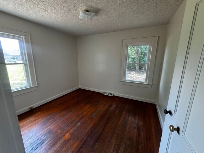 Building Photo - 816 Churchill Dr
