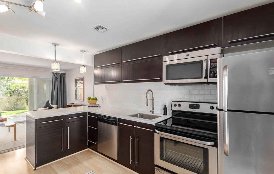 Building Photo - 4352 N 36th Plz