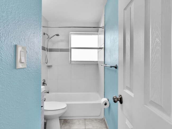 Building Photo - 525 NW 10th Ave