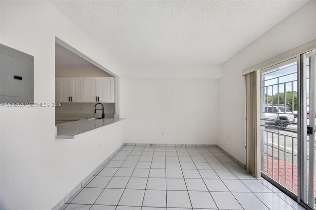 Building Photo - 800 SW 104th Ct