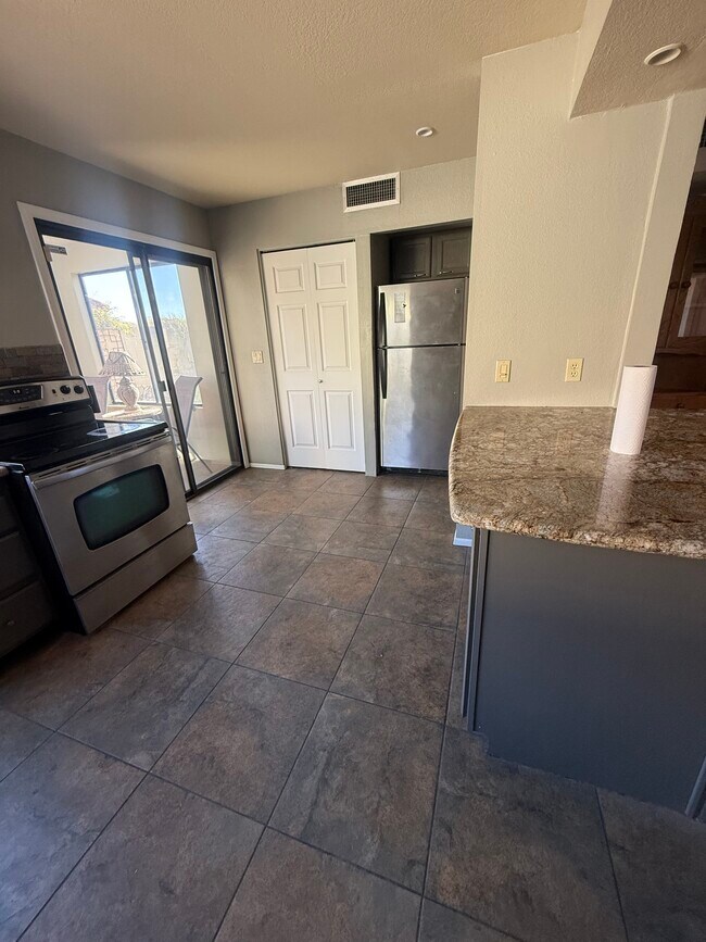 Building Photo - 200 E Belcourte Pl