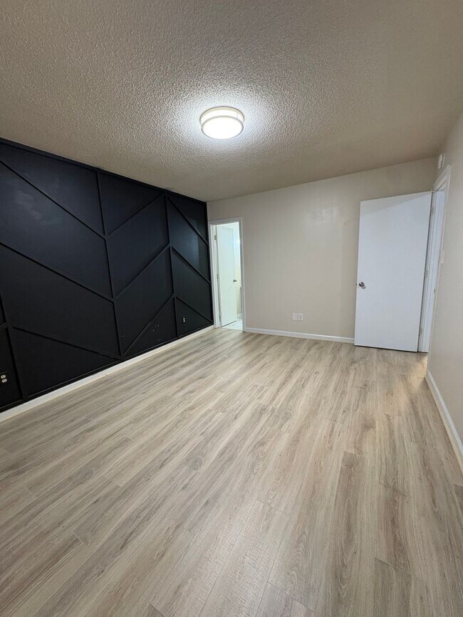 Building Photo - 650 Rock Garden Cir