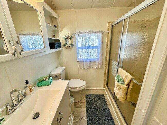 Building Photo - 617 Nettles Blvd