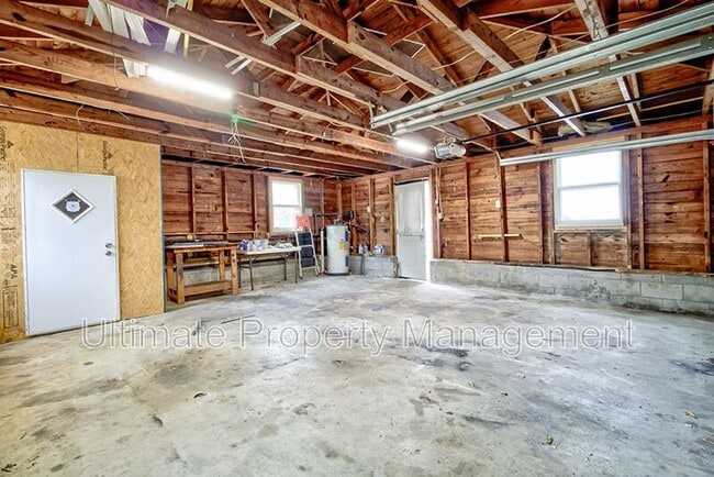 Building Photo - 161 Brentwood Dr