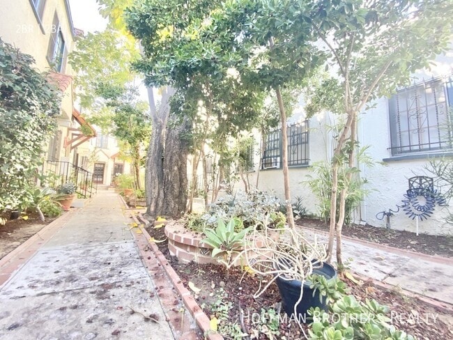 Building Photo - 649 N Spaulding Ave