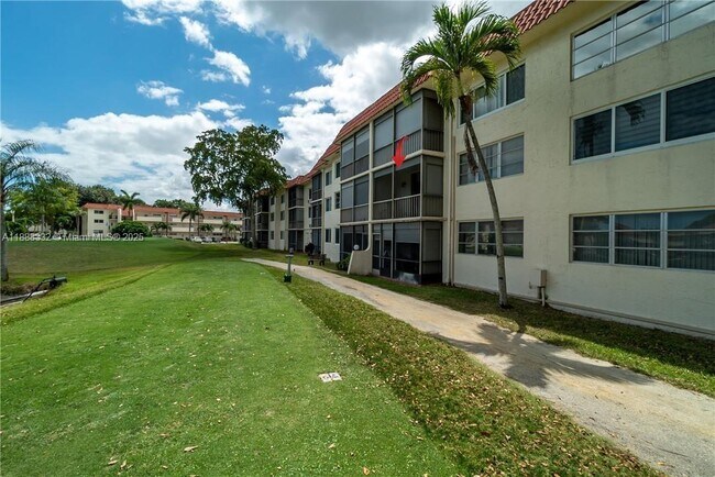 Building Photo - 8980 S Hollybrook Blvd