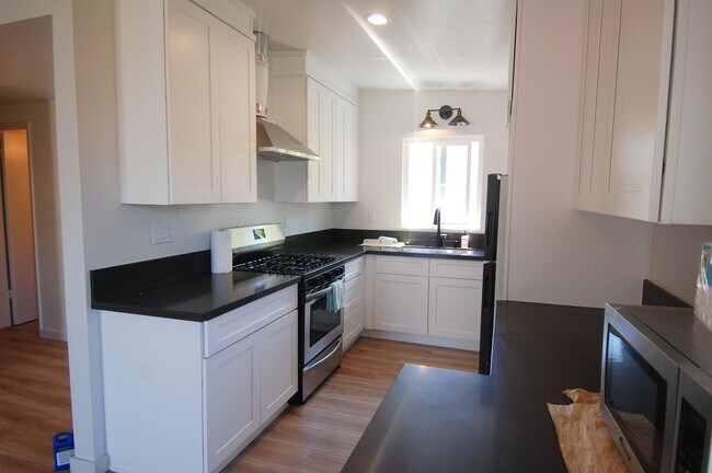 Building Photo - 234 W Marquita