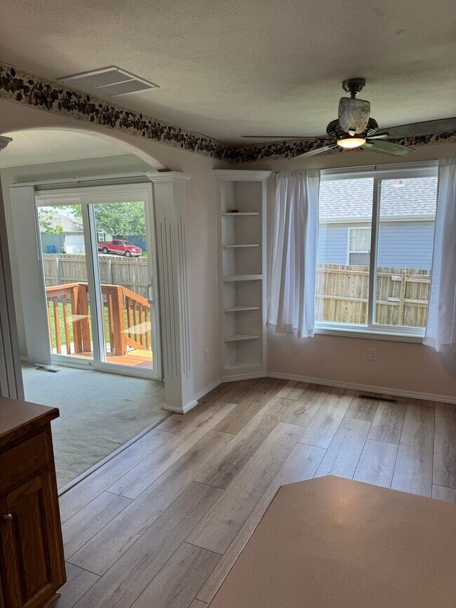 Building Photo - Gorgeous 3 Bedroom home for rent in Nixa, MO!