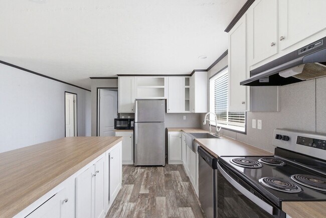 Building Photo - 303 Mesa Rdg