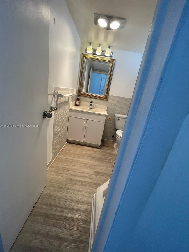 Building Photo - 2910 Point E Dr