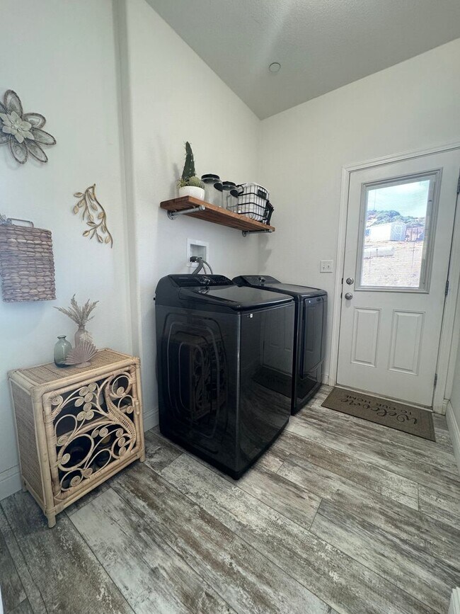 Building Photo - Ranch Style Home Here In the Heart of Perris