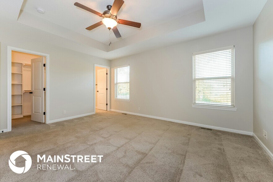 Building Photo - 407 Golfview Dr