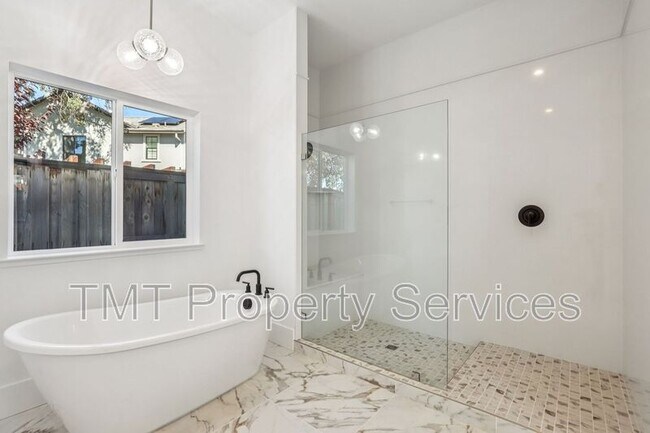 Building Photo - 1007 Bridger Dr