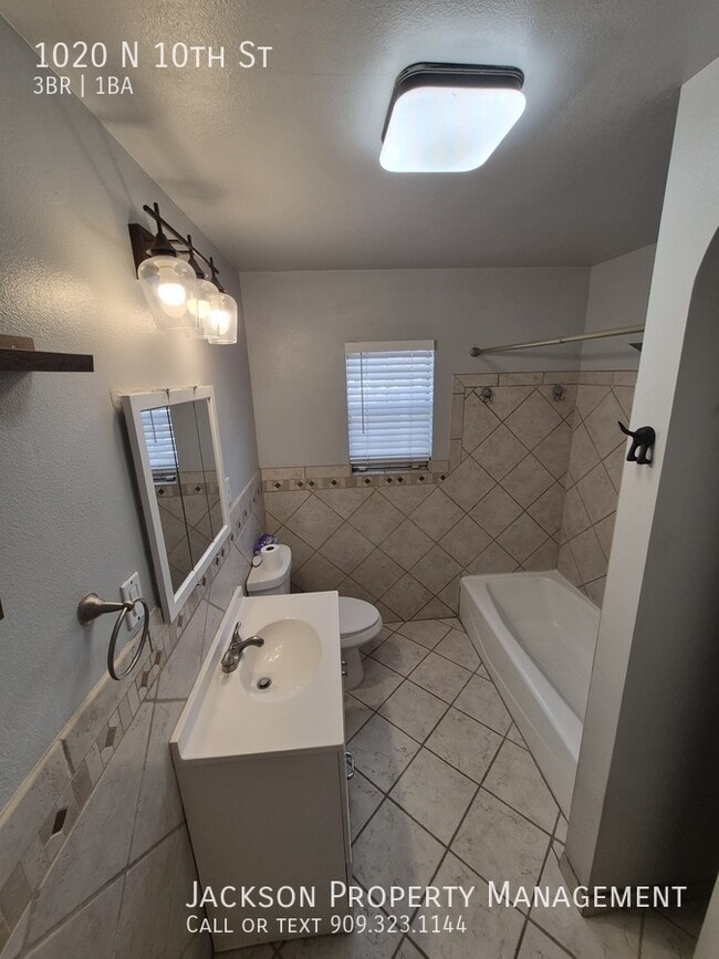 Building Photo - 1020 N 10th St