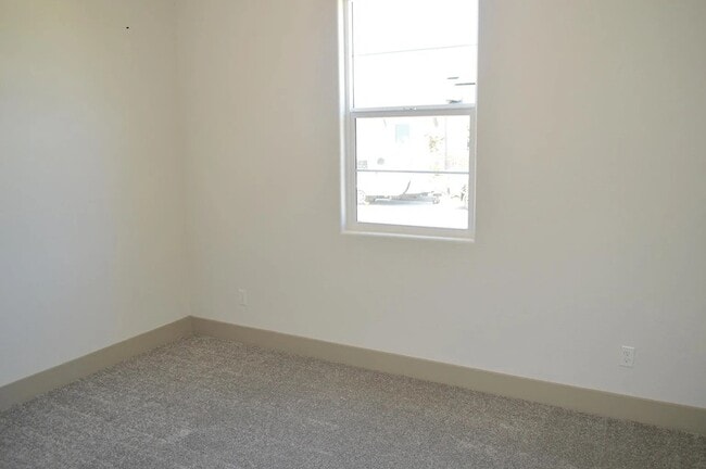 Building Photo - 2430 Bastidas Dr